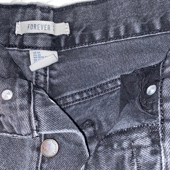 High rise cuffed shorts - Picture 3 of 4